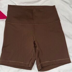 Lululemon size 8 wunder train 6’ inseam